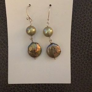 Green freshwater pearl Pierced earrings